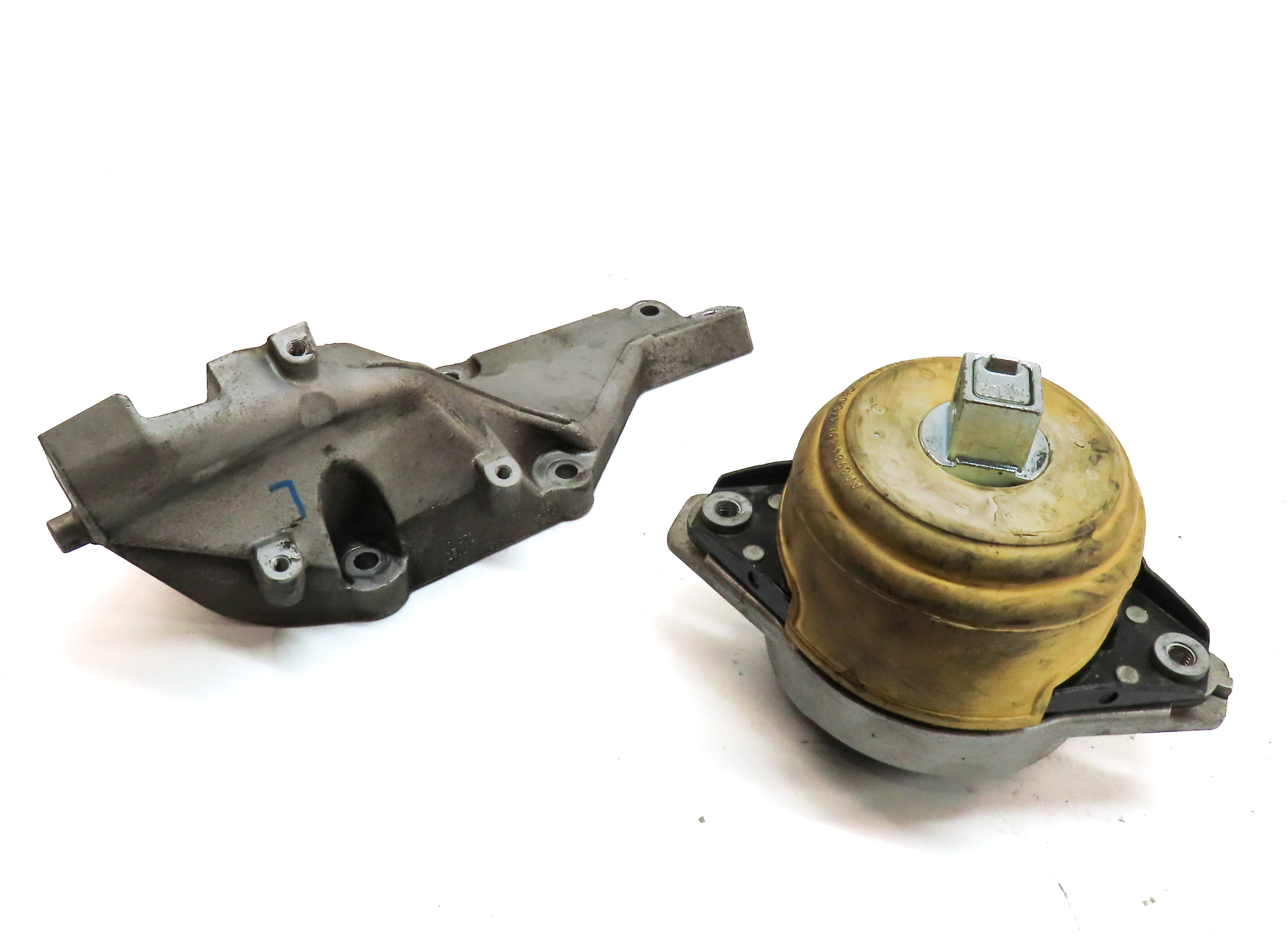 2014 MERCEDES GL450 (X166) 4.6L ENGINE LEFT DRIVER MOTOR MOUNT w/ BRACKET SET/2 — exact item pictured